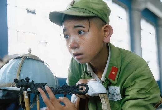 1996版的“三毛”扮演者，也已经40岁了，他现在干的工作，是在…… 当演员，但