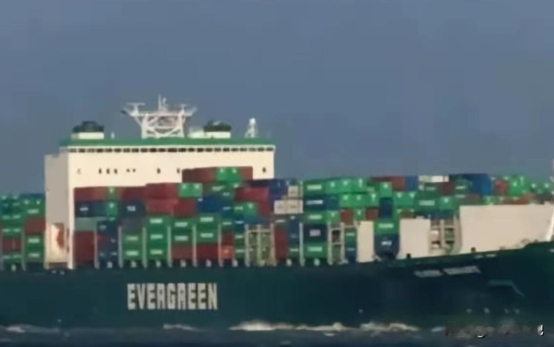 驶向台湾海峡的这艘油轮，满载着美军售台装备，让亿万网友夜不能寐，两岸同胞为你揪心