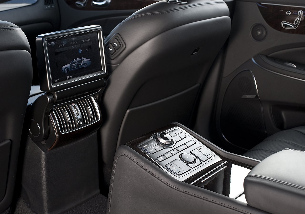 现代雅科仕  2011 Hyundai Equus，基于第二代Genesis后驱