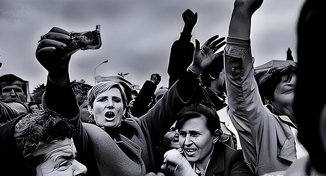 中国与阿尔巴尼亚
 
1972年尼克松访华，阿尔巴尼亚领导人霍查公开指责中国“与