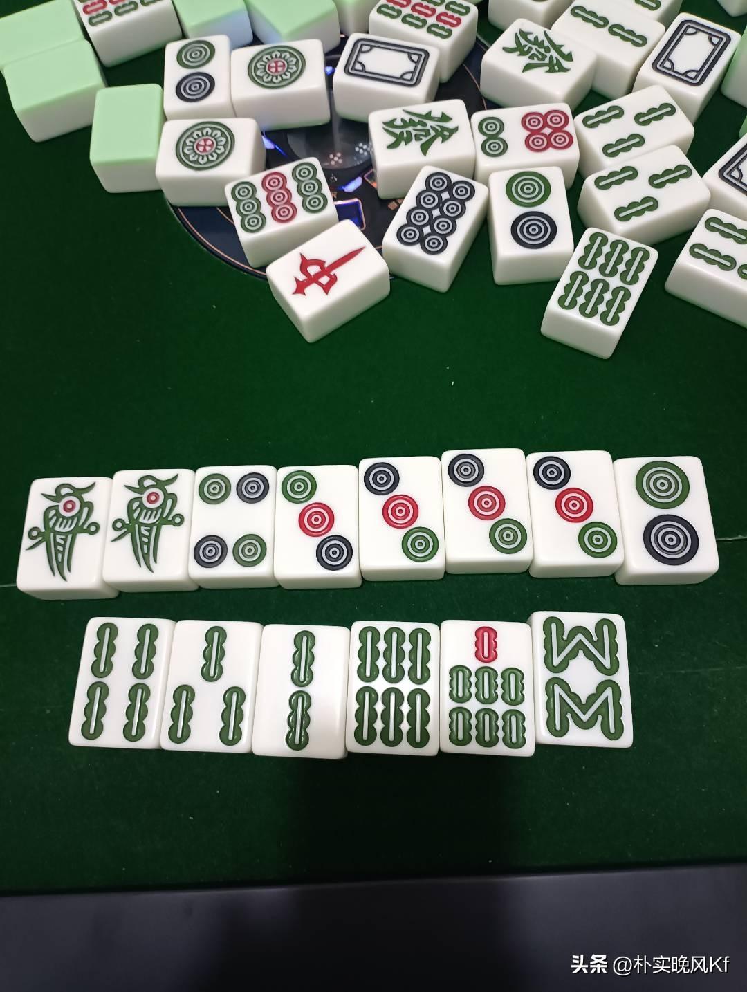 打麻将遇到输不起的人，真的比摸到十三张全是字牌还闹心。
上周凑局碰到个大姐，赢的