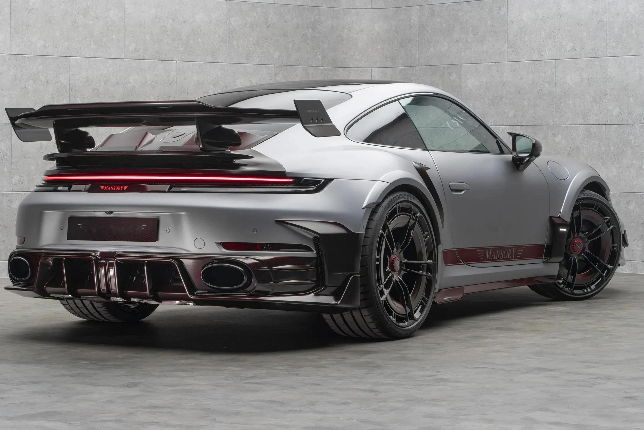 Mansory操刀的新款911 Turbo S改装案例~红碳空力学套件+定制内饰