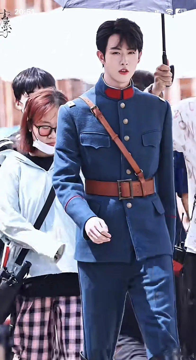 田嘉瑞也是够了，别尝试军阀造型可以吗？求你了 ​​​