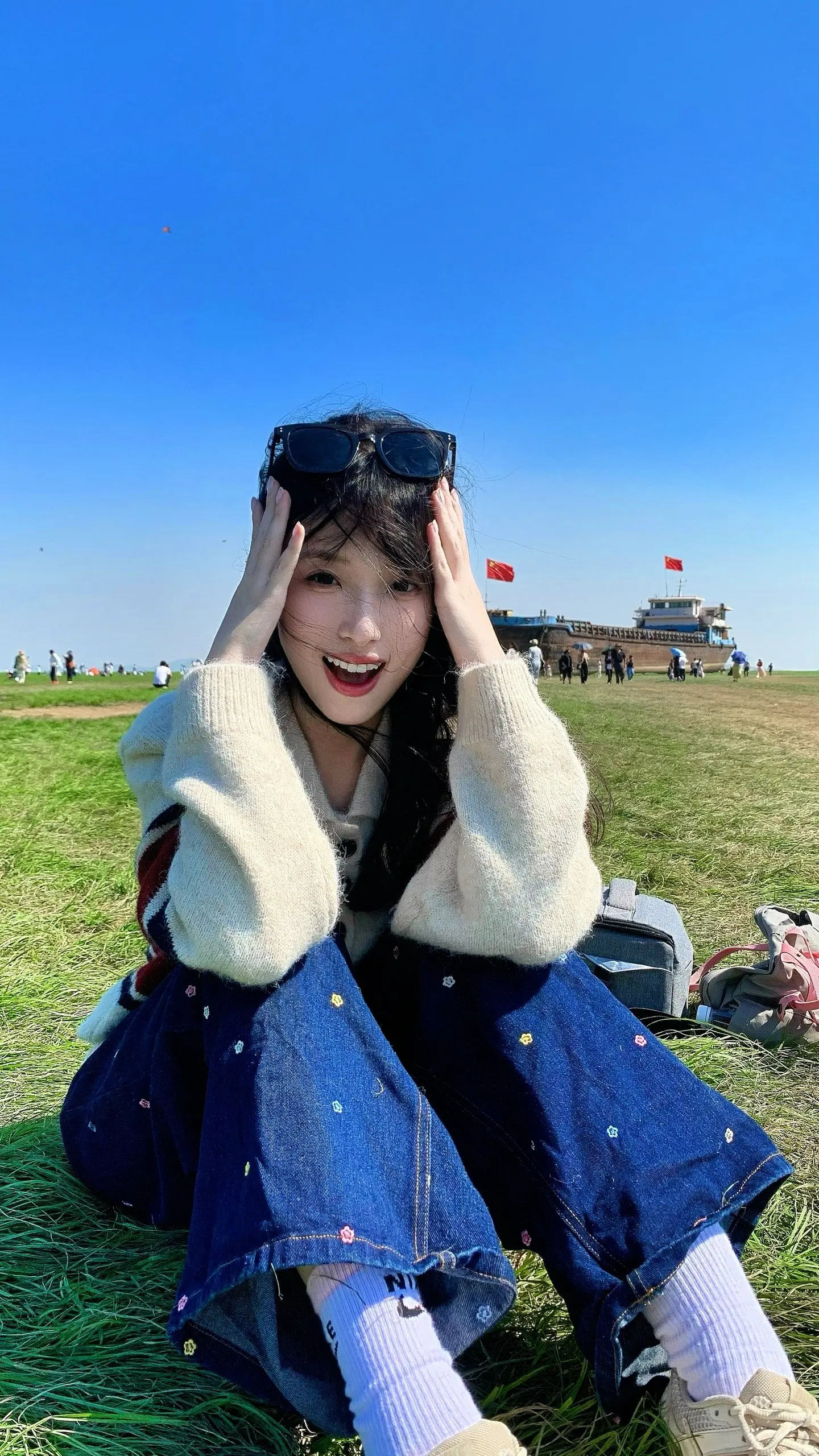 我开始迷信希望你的掌纹里有我的命运