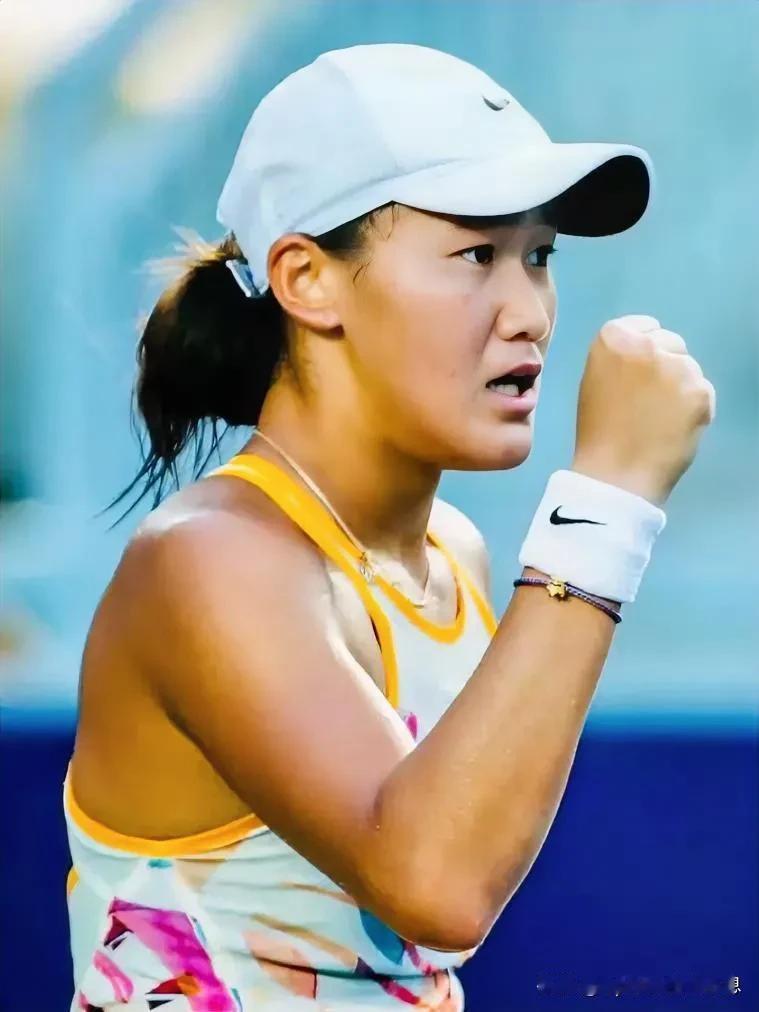 WTA250奥克兰站第二轮上演中国金花德比，王左王右鏖战至决胜盘抢七，最终王曦雨