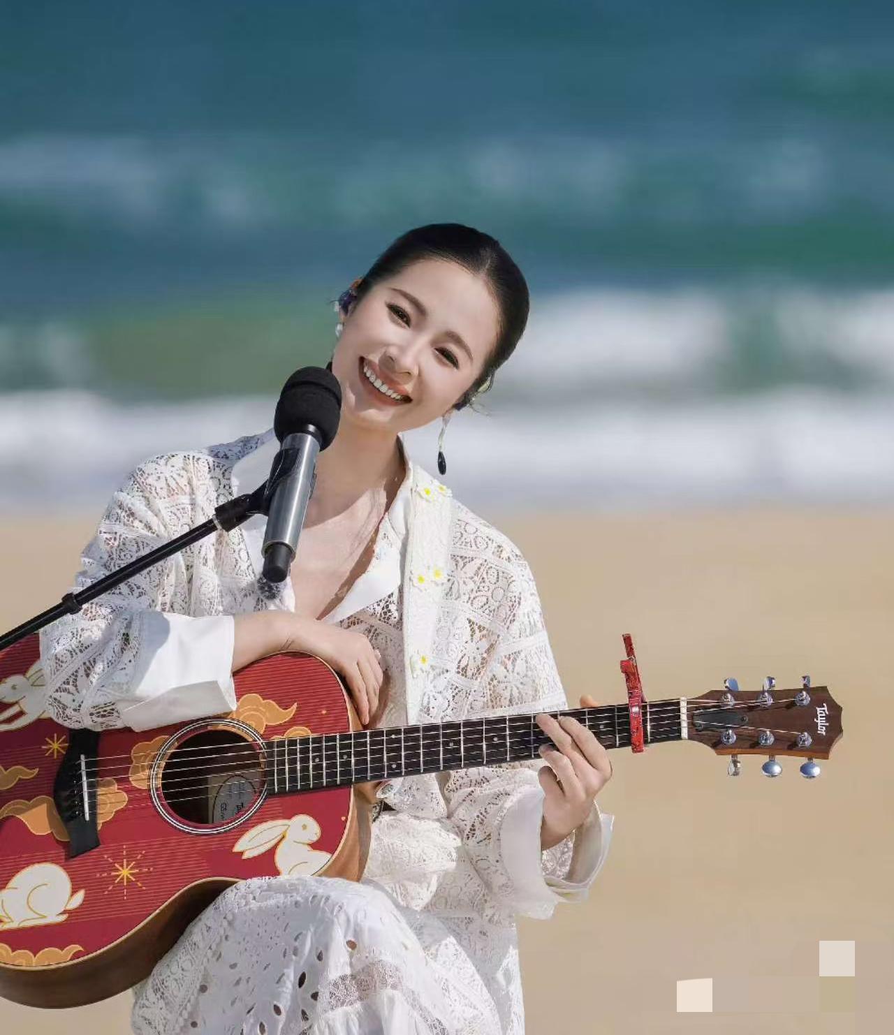 看了江一燕今晚的毕业音乐会，
特地去查了查她最近的状态，
感觉她真是把低谷当成了