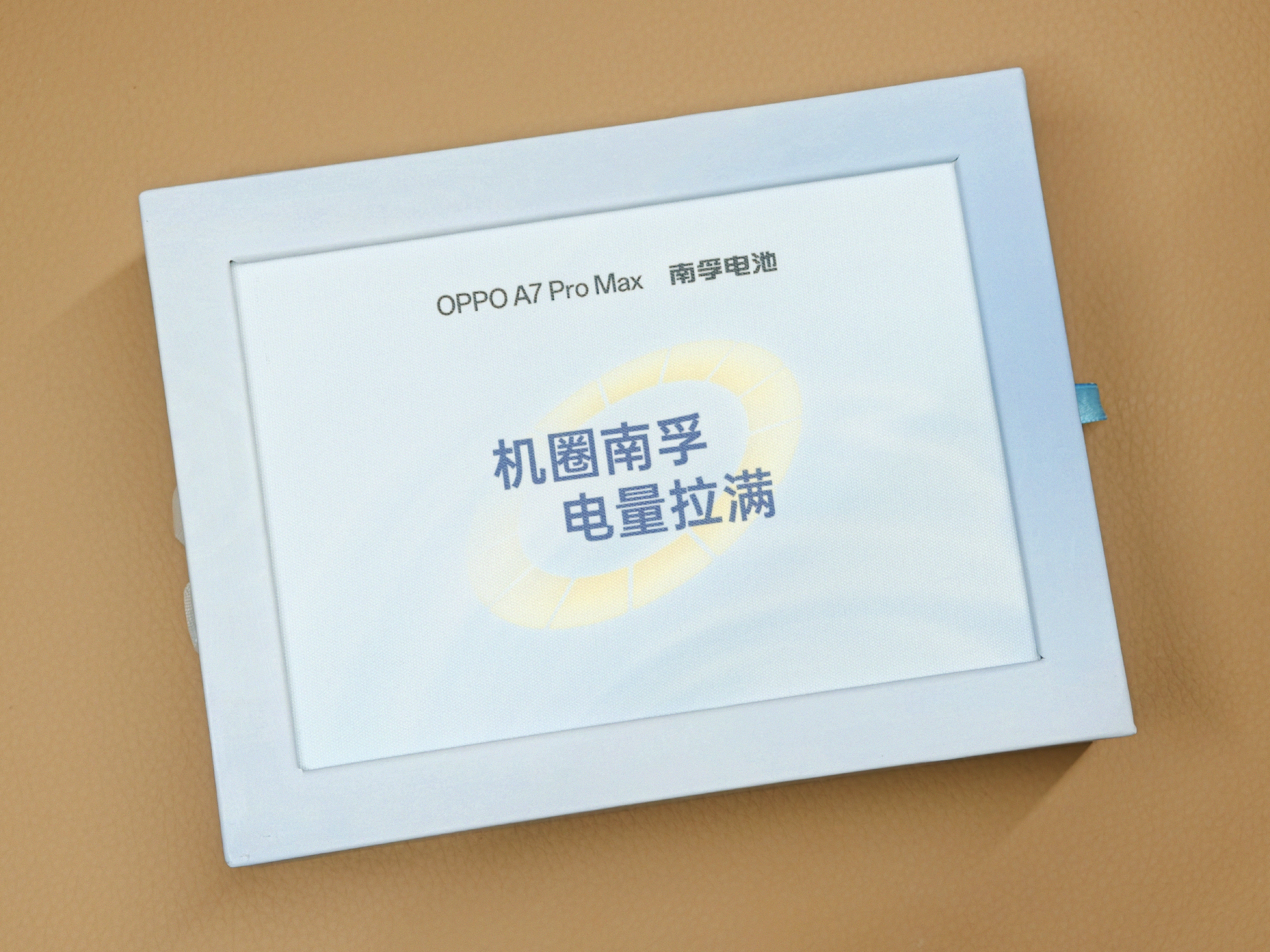 收到 OPPO A7 Pro Max 邀请函，8.4是一个巨大的 1 号南孚电池