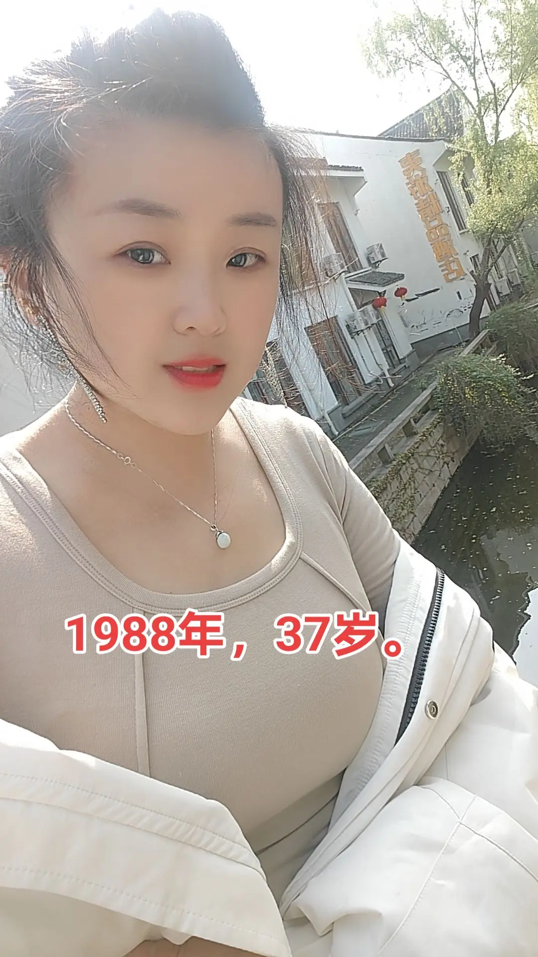 我爱上的男人，再穷我也爱，不要问我为什么，有钱难买我愿意，你穷我陪你东...