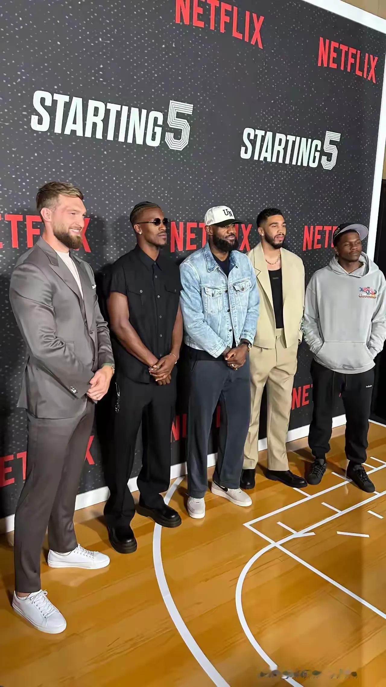 该剧将于 10 月 9 日在 Netflix 上线。

勒布朗·詹姆斯、吉米·巴