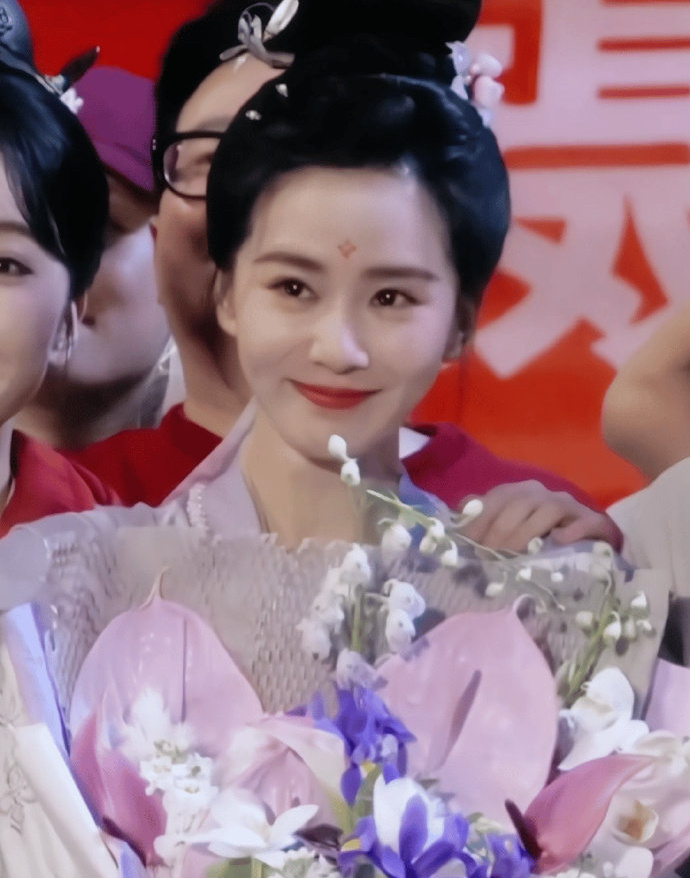 刘诗诗现在也是明显的看出来面部松弛了 ​​​