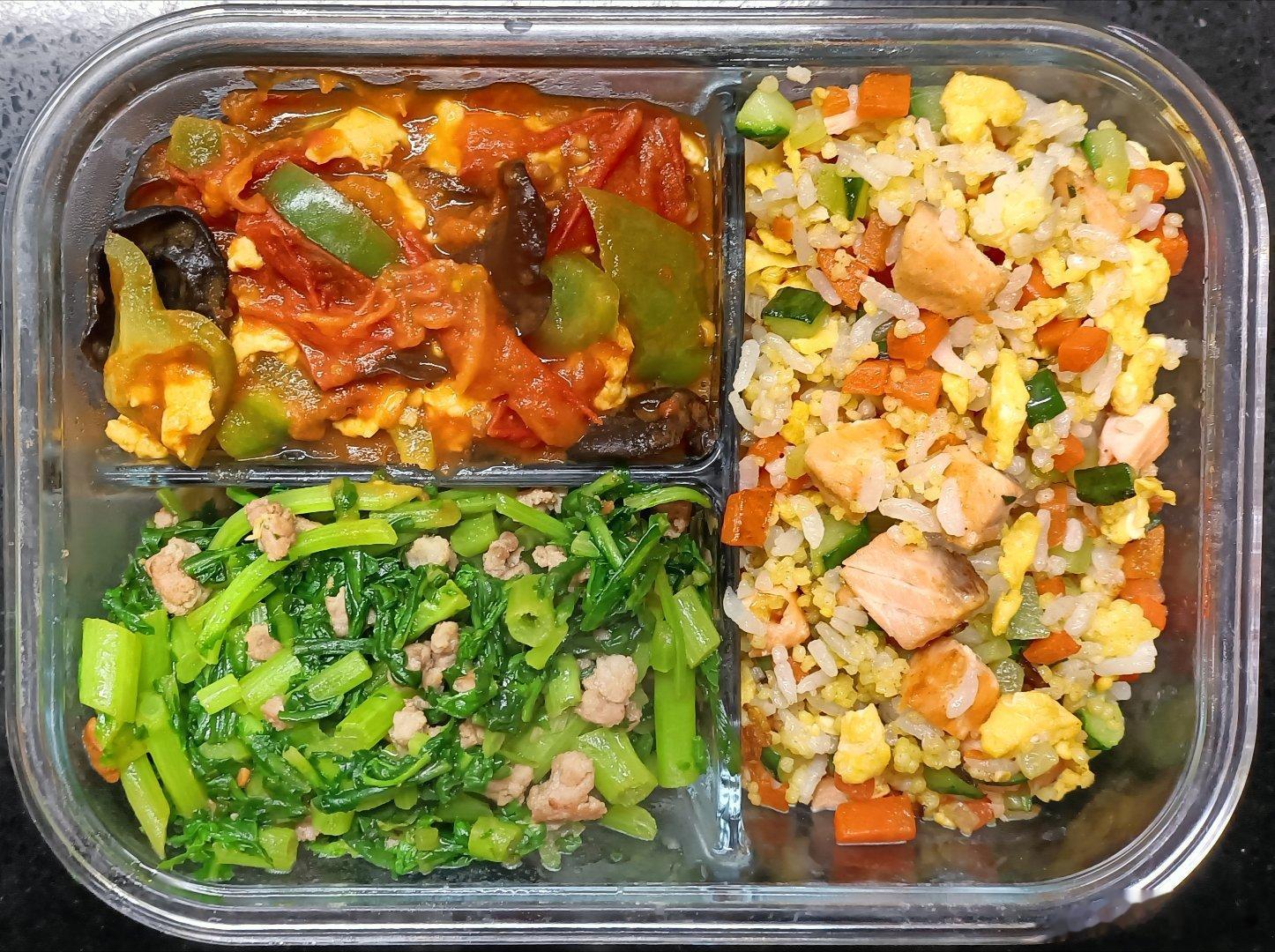 #儿子的午餐##这个问题吃什么# 昨天说了今儿打算炒米饭，说了的事那是必须得兑现