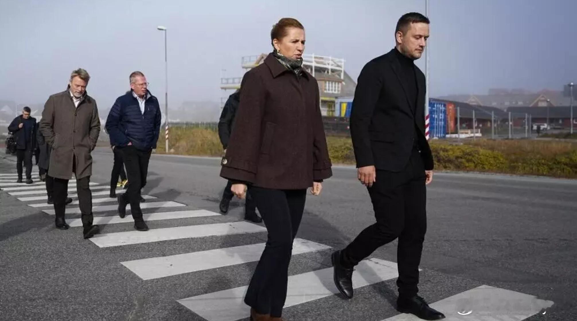 【格陵兰地图被美旗覆盖引争议 丹麦与格陵兰强烈表态】海外新鲜事 近日，美国白宫办