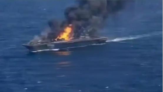 美国最牛航母竟变成海上“漂浮棺材”！
连续250天不靠岸、没热水没饭吃、士兵绝望