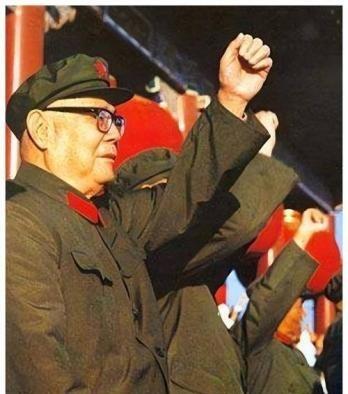 1970年孔从洲去湘潭出差，在招待所偶然看到被下放的叶剑英独自一人在角落默默吃饭