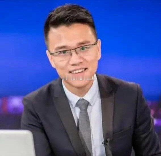 天啊！据郑州广播电视报消息，主持人李昕鑫因书房着火意外去世，年仅37岁，结婚仅两