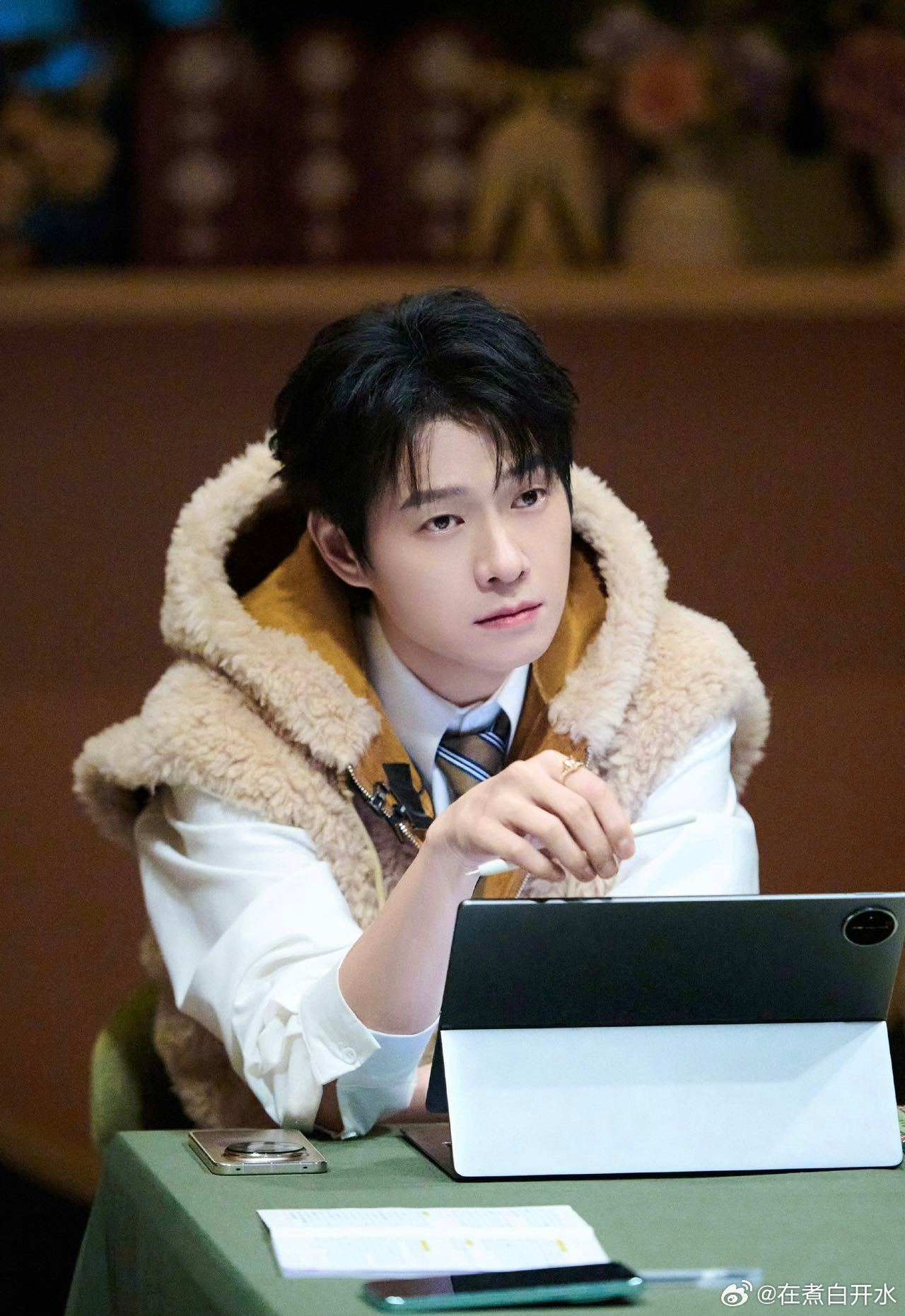 大侦探唯一的证据被魏大勋拿下大侦探勋侦探在案件里发挥出色，逻辑严谨、观察力强，稳