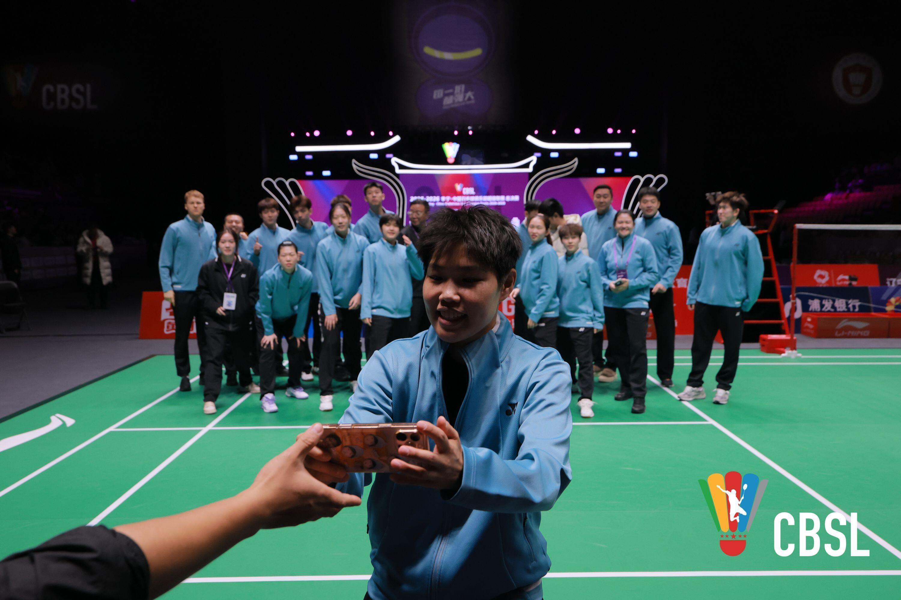 看完这些照片没有保持苹果肌扁平的义务，黄东萍开心我开心，黄东萍幸福我幸福 