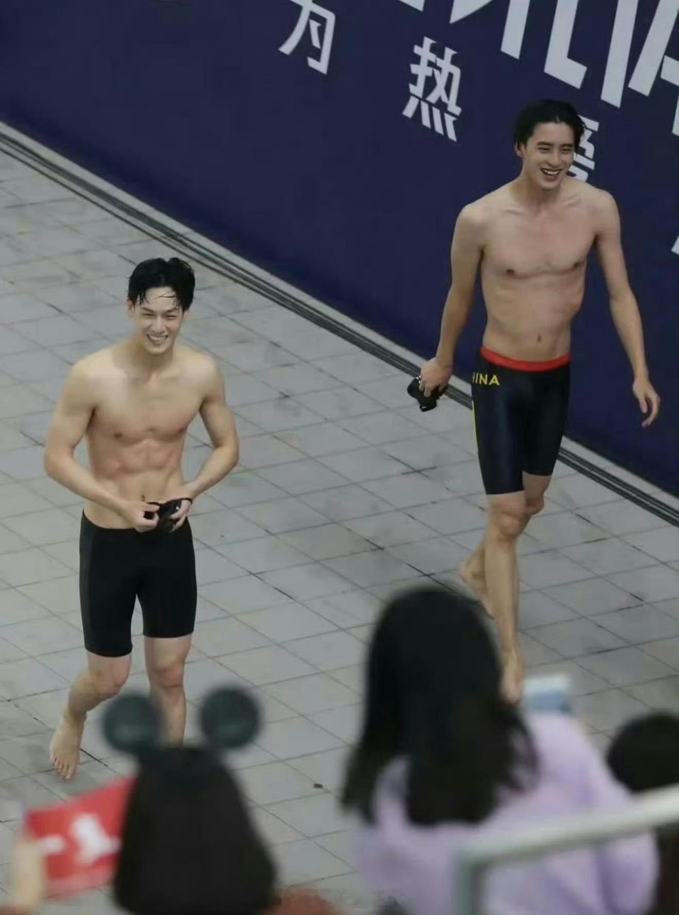 李昀锐和敖瑞鹏以前同框过诶 ，看样子关系不错的啊 