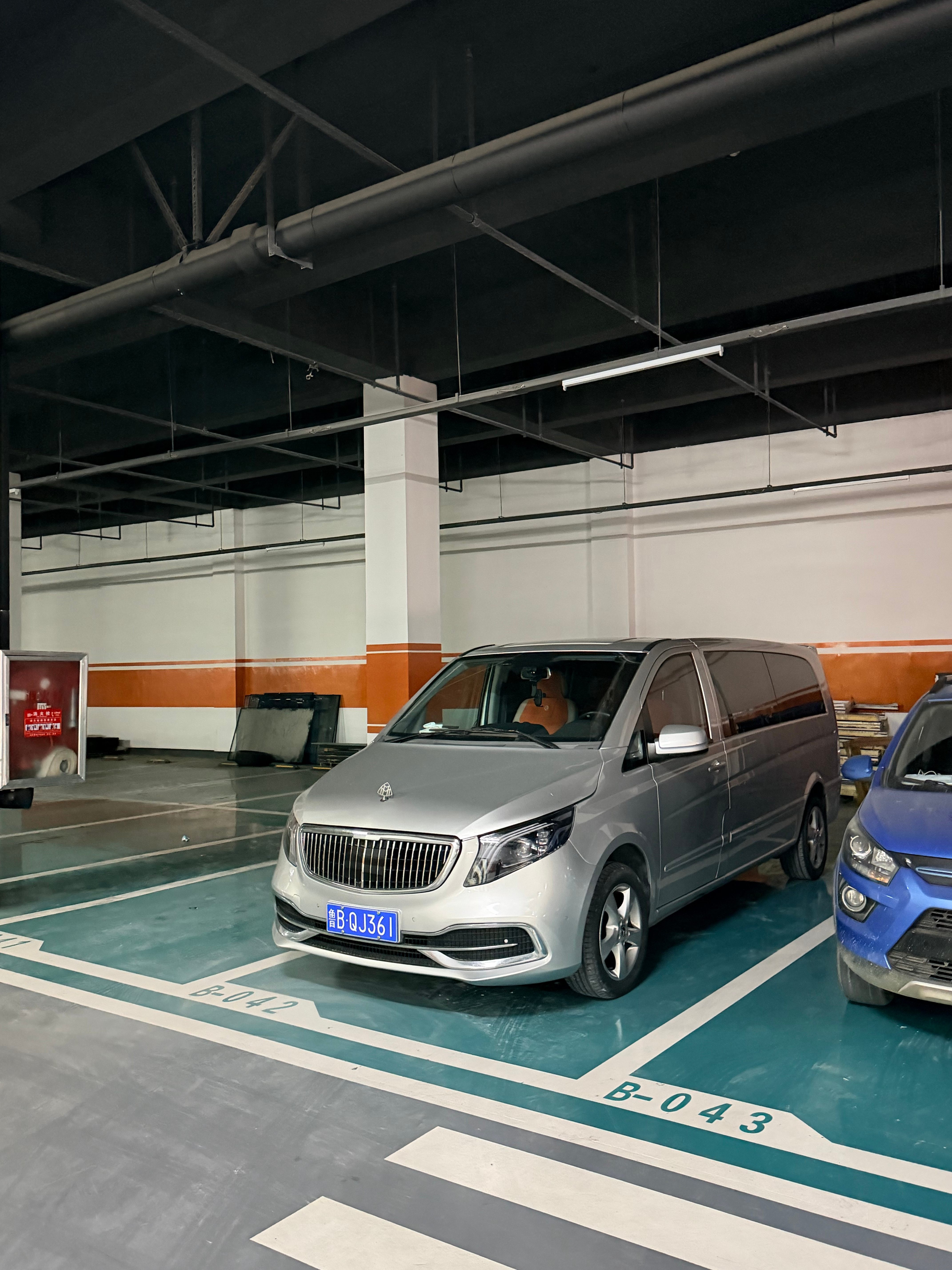 银色的还挺不常见啊！