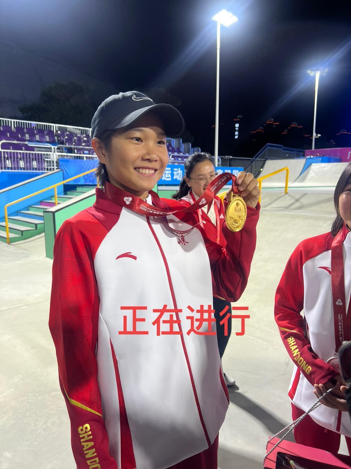 全运会11月11日共产生赛艇8项、摔跤5项、柔道4项、游泳4项、滑板4项、跳水2