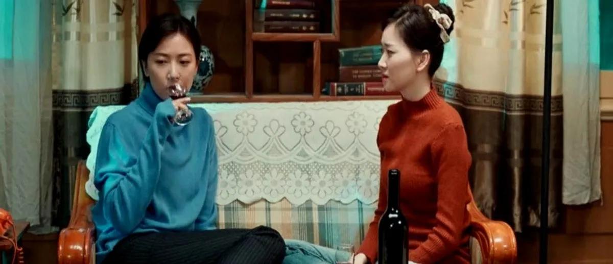 盛雪竹被逼婚，匆匆忙忙结婚。
没想到新郎对她的印象没多久就变了。开始觉得她温柔可