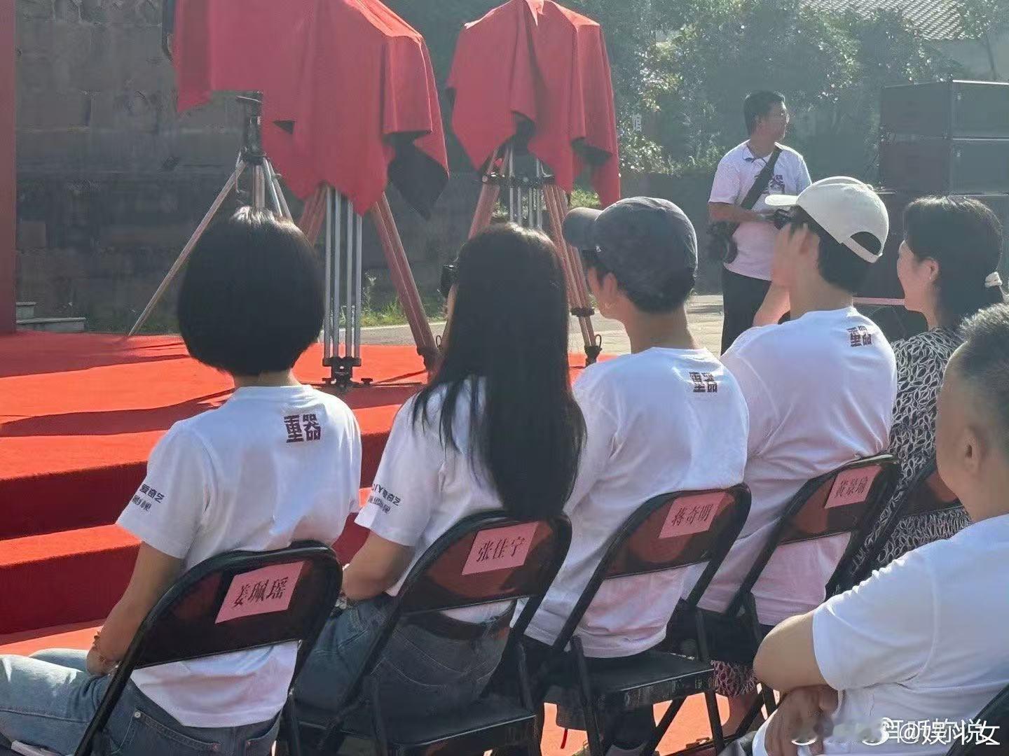 重器官宣开机姜珮瑶演司法题材的《重器》了，短发造型一出来，初代法律人的氛围感直接