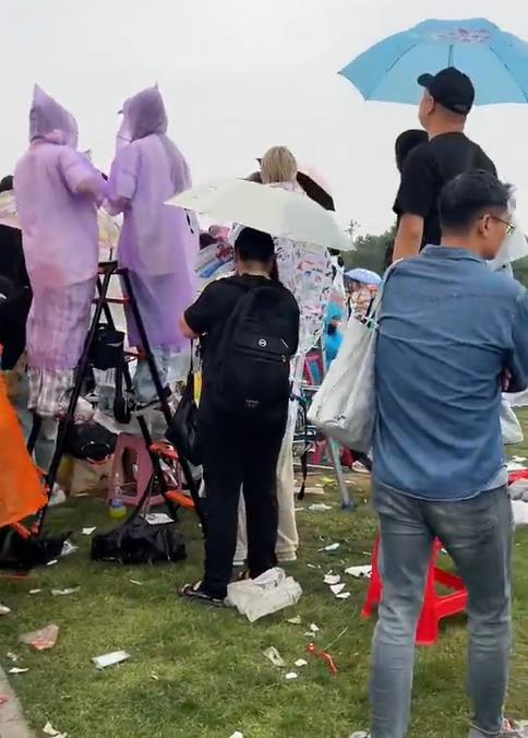 奔跑吧道歉跑男录制结束离开后满地垃圾 《奔跑吧》节目组把邯郸丛台公园的资料图当作