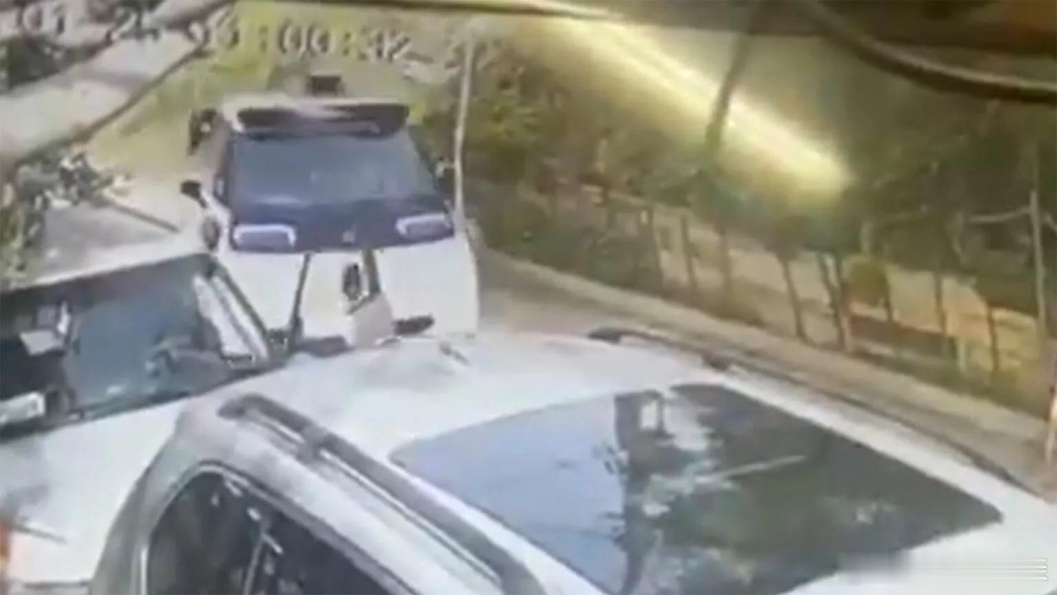 ojai无人出租车（也就是极氪rt）在人驾情况下失控撞车 waymo每次撞车都上