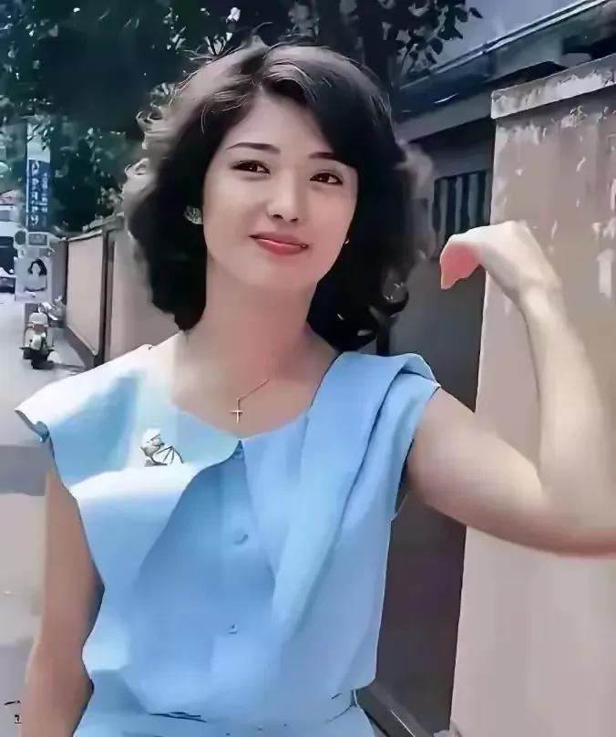 山口百惠是上个世纪80年代青年人的偶像，记得在1982年的时候，我家的一个亲友手