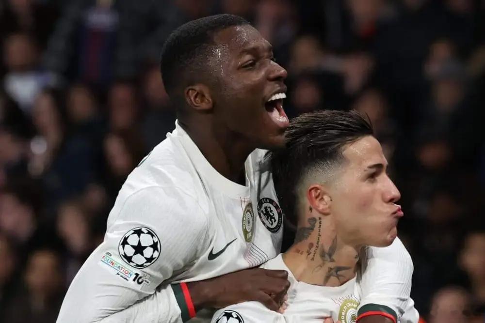 切尔西vs曼联 凯塞多与恩佐关系紧密。他们都来自南美，都说西班牙语。三年前，恩佐