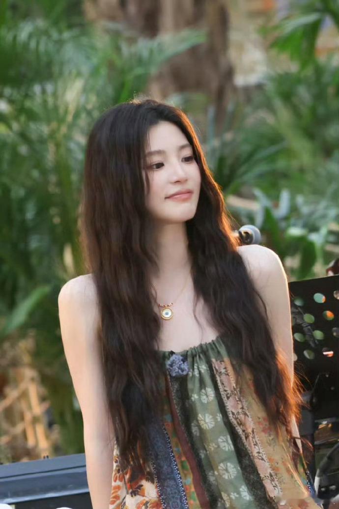 姚晓棠参加新节目止不住地开心从采访就能看出来姚晓棠有多喜欢这次新节目，处处都是新