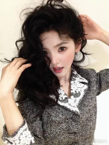章若楠港风大波浪镜头模糊也挡不住章若楠的美ohmygod宝贝你好美，这个笑直击我