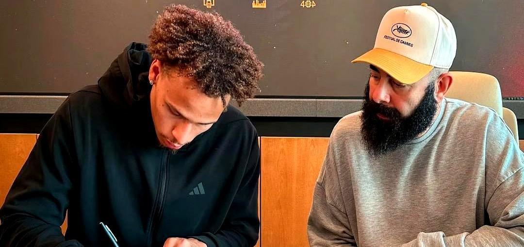 他不投篮，但能抢断你三次。
他不投三分，但能锁死塔图姆。
老鹰砸一亿，不是赌他变