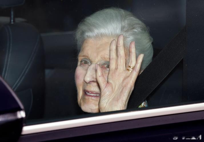 英国王室 🇬🇧补两张肯特亚历山德拉公主出席堂外甥查尔斯三世国王举办的圣诞节午