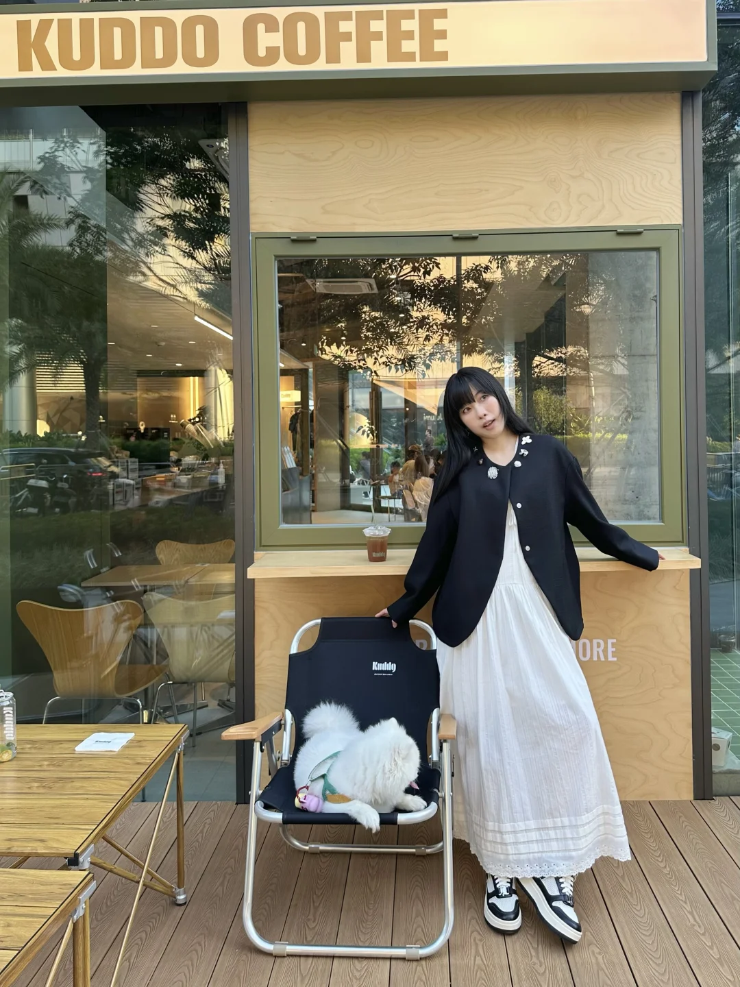 和小狗🐶来和咖啡啦～海景太美了！