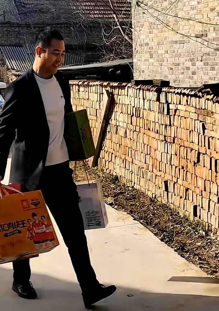 散了伙，兄弟们都急着去带货拍段子，结果张乔这边，账号居然没凉，反而活得更稳当了！