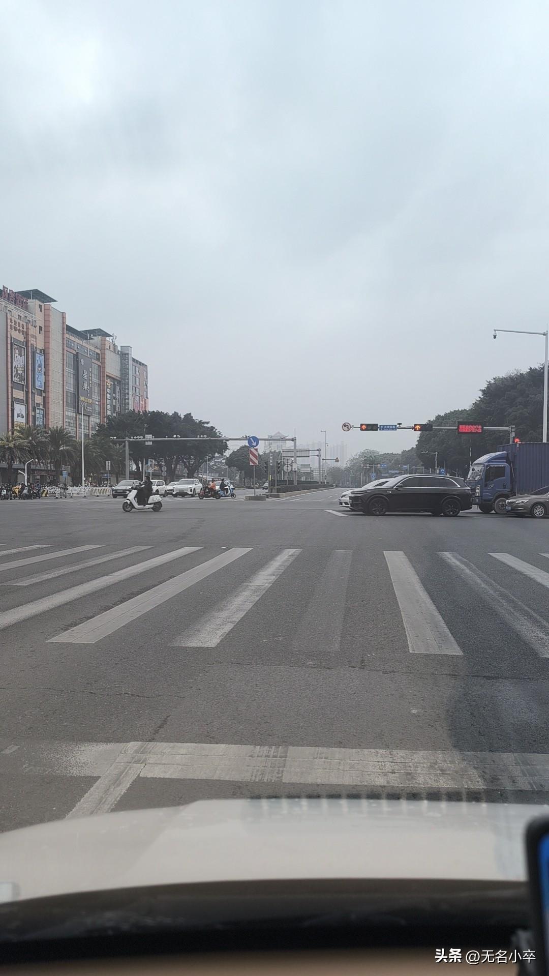 现在开车出门，真的一定要注意安全，不管是自驾游也好，或者是上下班也罢。
发现在路