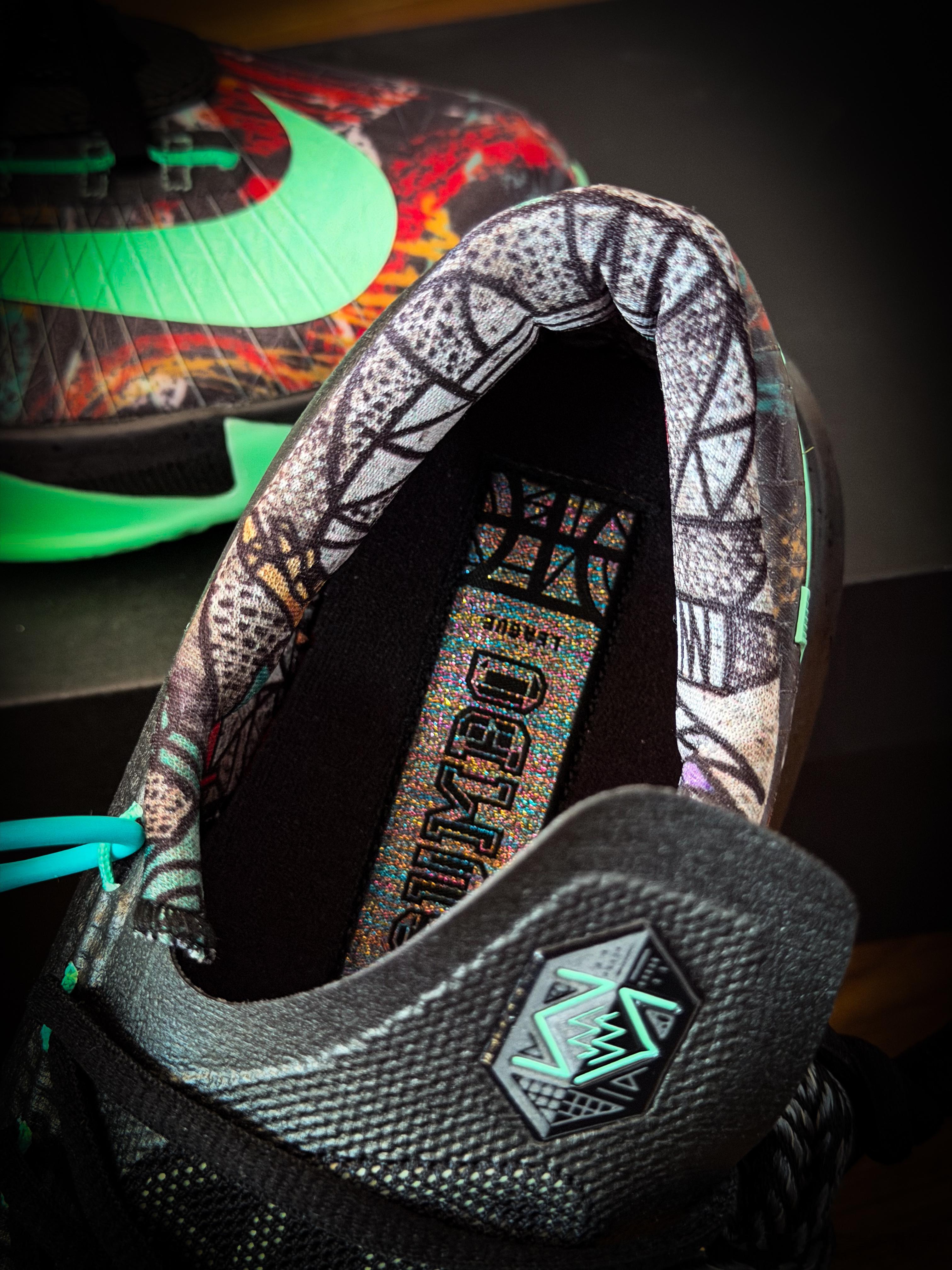 严格意义上来说我马年的第一双新鞋（虽然是在蛇年发售的）十几年前的鞋放在今天性能肯