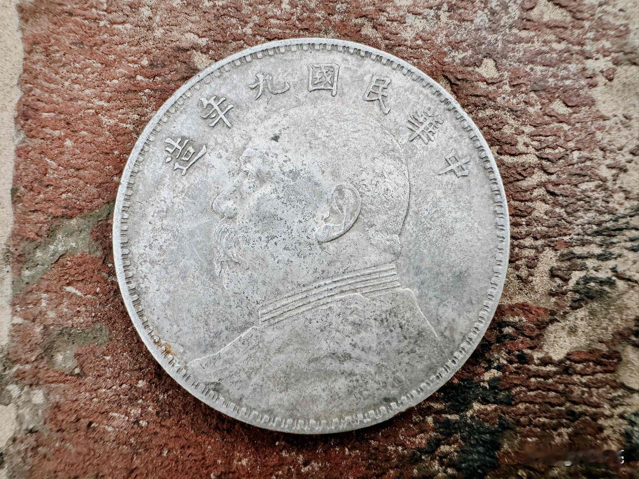 我妈竟然翻出了这个，
我怀疑我是个富二代[呲牙]