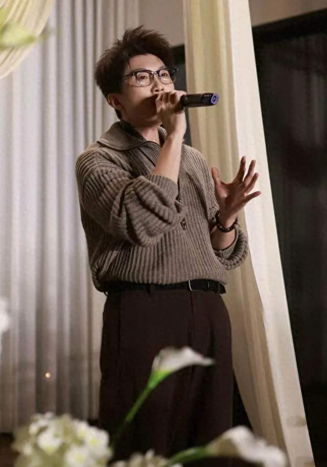 毛不易婚礼致辞惹争议，友谊该守什么边界