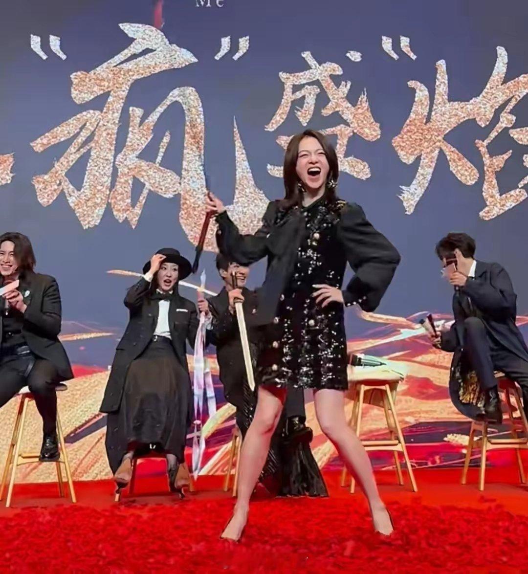 吴谨言肚子吴谨言，真是娱乐圈的拼命三娘！看着你这么大力的挥舞了皮鞭，我都吓出了一