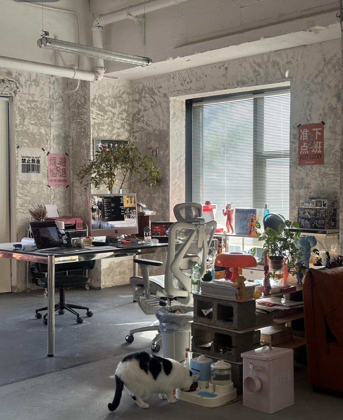 上班久了，
你就会发现，
最让人内耗的不是工作量。

闺蜜发微信又吐槽了！
她明