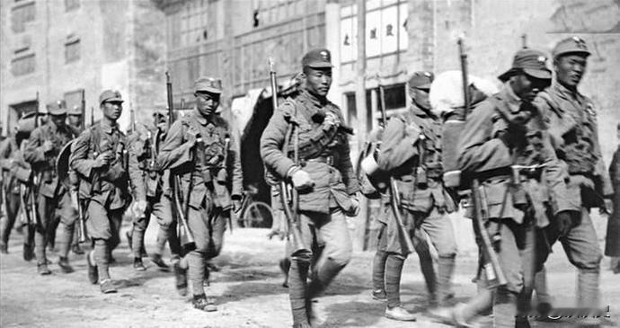 1949年1月9日夜，解放军打到了 72 军军部外围。副军长谭心说：“这个仗打不