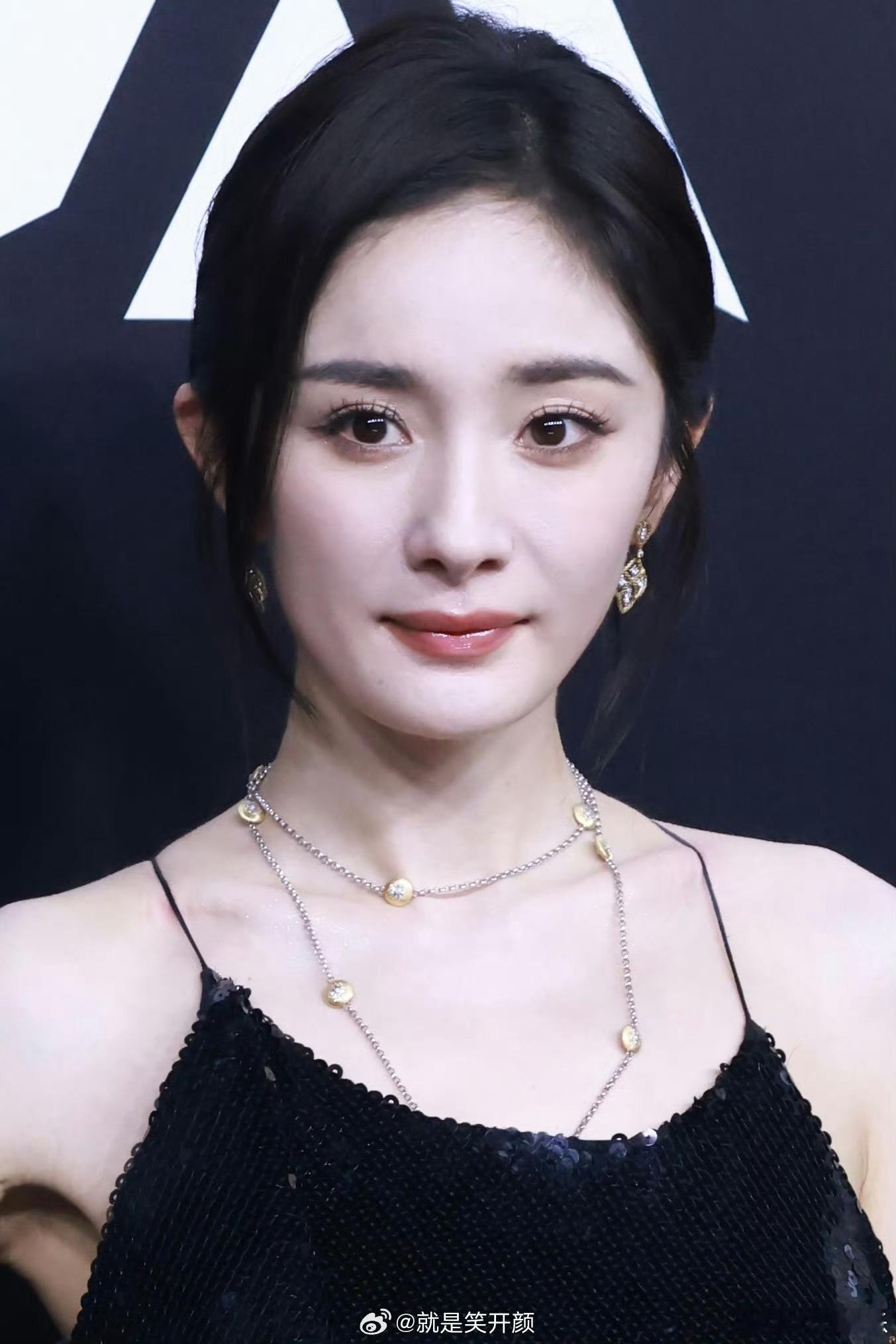 杨幂生图的状态随时在线 所有人目光向我看齐，谁还没看这个杨幂生图美成什么样子了！