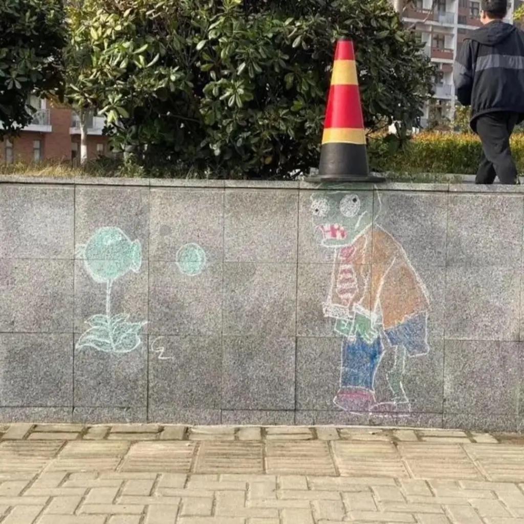 墙壁不够，帽子来凑[赞][赞][赞]