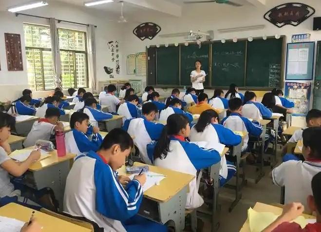 初中生暑假，每天坚持做这四件小事，开学直接逆袭成学霸！

放假了，都在列计划表，