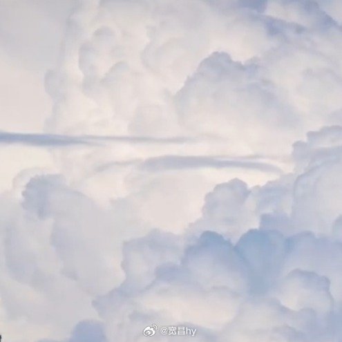 北京上空飘浮巨型棉花糖天高气爽 西安·华严寺