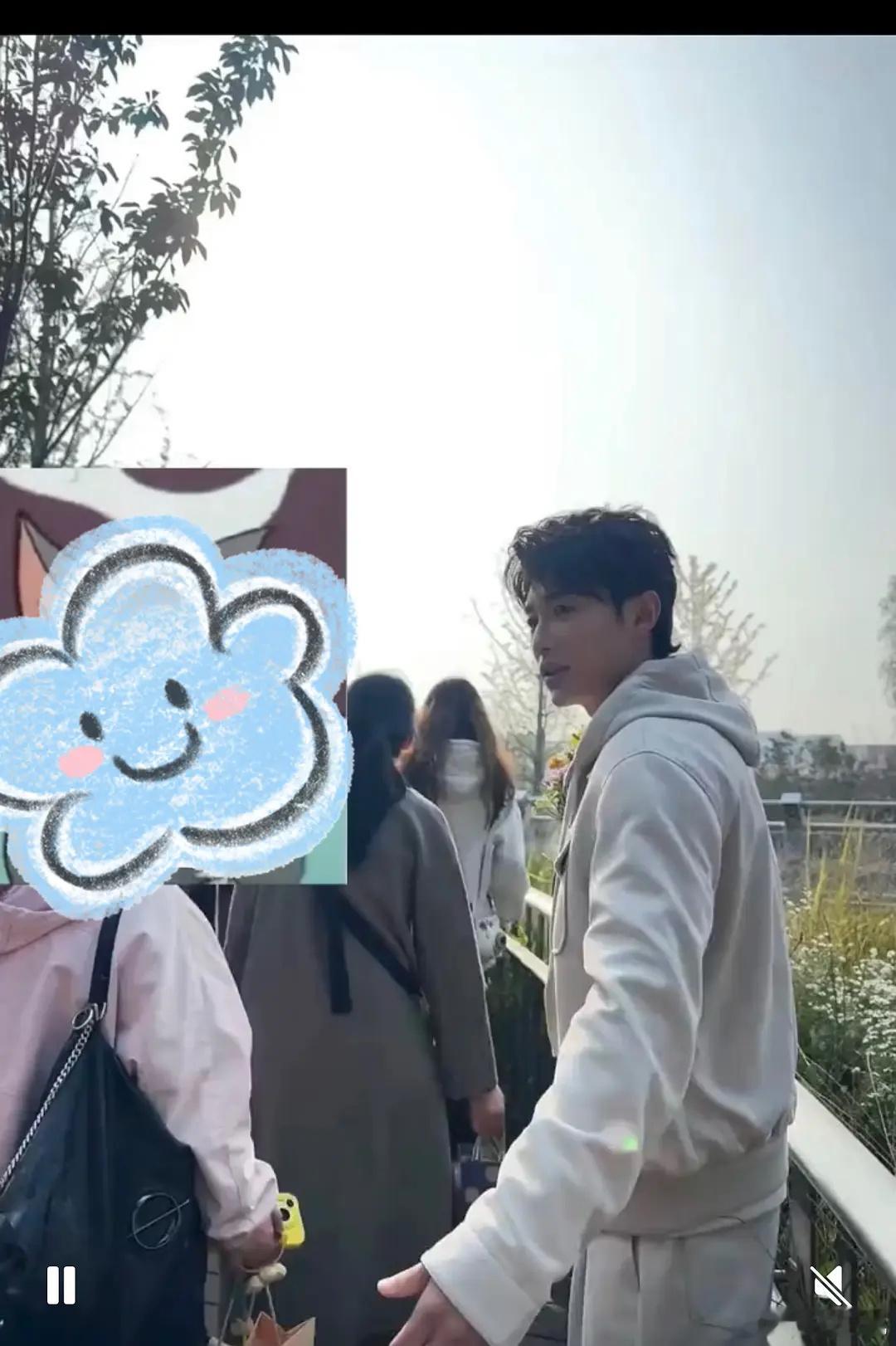 代旭老叔的生日会…居然还有和粉丝逛公园环节，这很老辈子养生了，老师领学生秋游既视