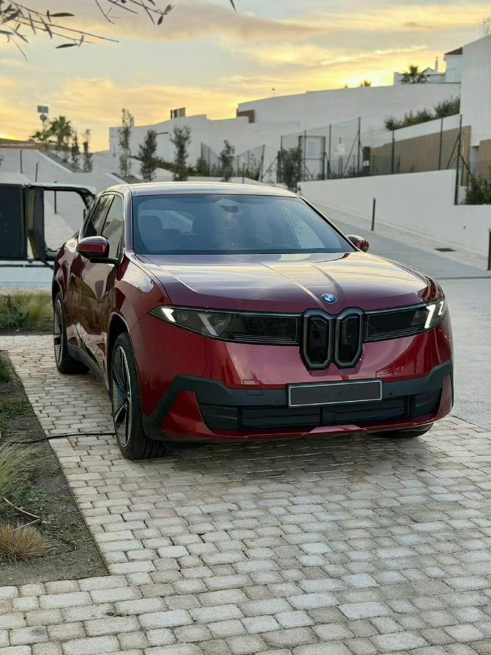 感受一下全新宝马ix3的时尚版实车，多看一会，还挺好看是吗？