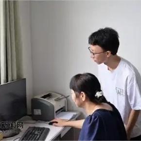竟然有孩子自律到这个地步。
河南考生王子轩爸妈在北京务工，他自个独居三年，今年高